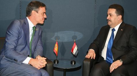 Pedro Sánchez El presidente del Ejecutivo español en funciones, Pedro Sánchez (izda.) conversa con el primer ministro de Irak, Mohamed Shia al Sudani
