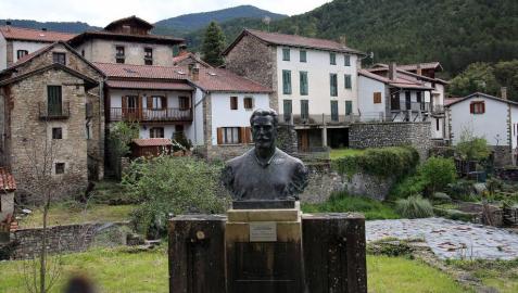 Monumento a Julián Gayarre en Roncal. Monumento a Julián Gayarre en Roncal.