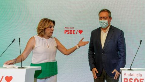 El candidato del PSOE de Andalucía a la Presidencia de la Junta, Juan Espadas, y la secretaria general andaluza, Susana Díaz, en la rueda de prensa conjunta.