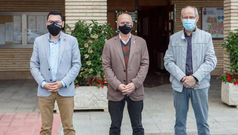 El director general de Administración Local y Despoblación, Jesús Mari Rodríguez, el consejero Ciriza, y el alcalde de Murchante, Luis Sancho, durante la visita para la firma del convenio.