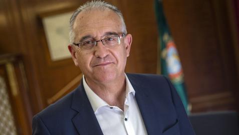 El alcalde Enrique Maya, en su despacho en el ayuntamiento de Pamplona