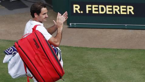 Roger Federer se despide de los espectadores tras caer ante Hubert Hurkacz