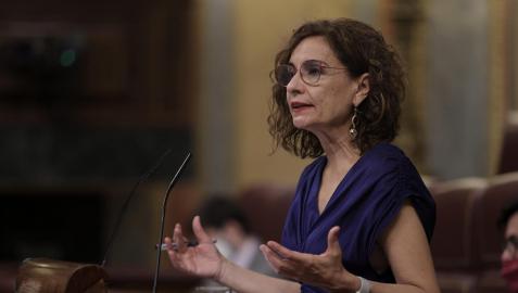 La ministra María Jesús Montero, en la sesión plenaria en el Congreso de los Diputados