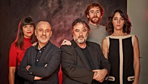 Andrés Lima, en el centro, junto a Javier Gutiérrez, Mónica Reguero, Daniel Pérez Prada y Vicki Luengo