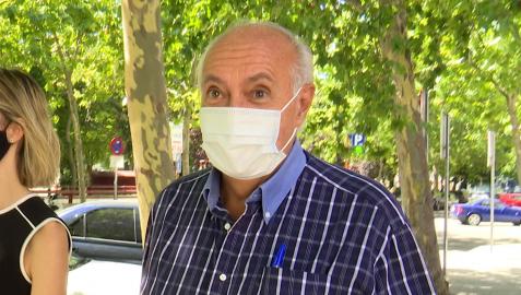 José Luis Moreno saliendo de los juzgados acompañado de su abogada