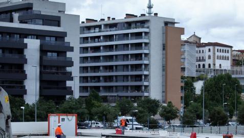 La vivienda en venta se encarece un 28% en Pamplona en cinco años Obras del nuevo colegio de infantil en el barrio de Lezkairu de Pamplona