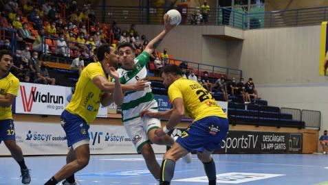 Edu Fernández (Anaitasuna), en una acción del partido