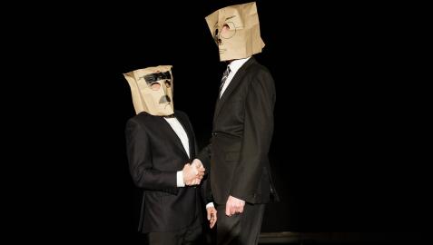 ‘Shock 2. La tormenta y la guerra’, de Andrés Lima, mira la política internacional desde el teatro.