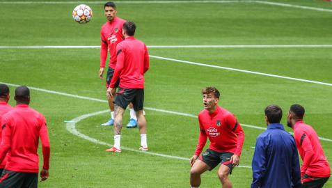 Los futbolistas del Atlético de Madrid en el entrenamiento previo a su debut en Champions