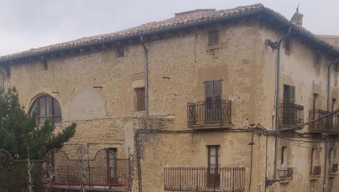 Vista del edificio municipal en el que se ejecutarán las obras de mejora en la cubierta