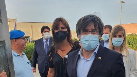 El expresidente de la Generalitat Carles Puigdemont sale de la prisión de Bacali, en Sàsser (Italia)