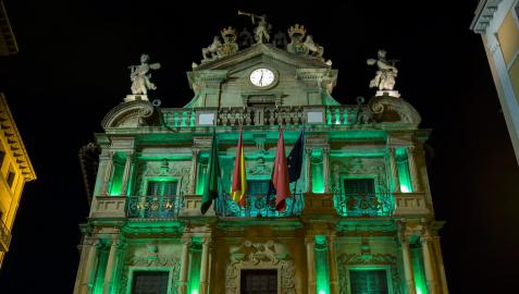 Ayuntamiento de Pamplona, en verde El Ayuntamiento de Pamplona, iluminado de verde en una imagen de archivo