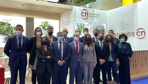 Benito Jiménez (segundo por la izquierda en la primera fila) junto a miembros de su equipo de Congelados de Navarra