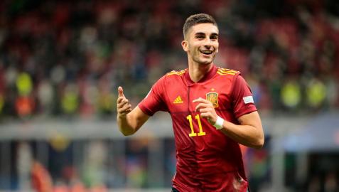 Ferrán Torres celebra uno de sus dos goles que dieron el triunfo de España ante Italia que y el pase a la final de la Liga de Naciones