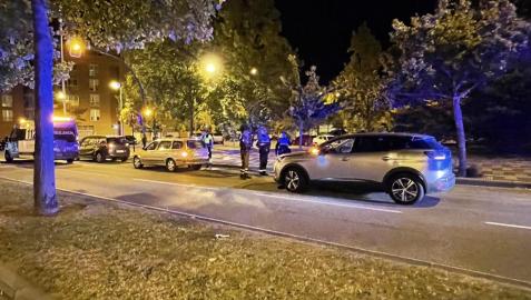 El conductor chocó con su vehículo contra un coche estacionado en el barrio de La Milagrosa