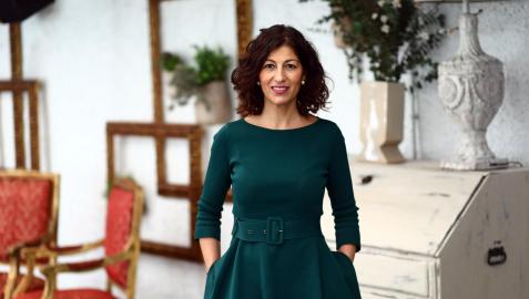 Sara Martínez Sánchez, presidenta de la Asociación de Hoteles de Pamplona, posa en El Toro, cuyos departamentos coordina desde hace tres años