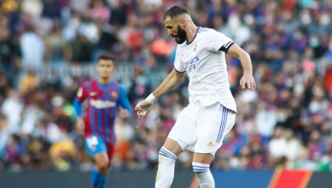 Karim Benzema durante el duelo ante el Barcelona Karim Benzema durante el duelo ante el Barcelona