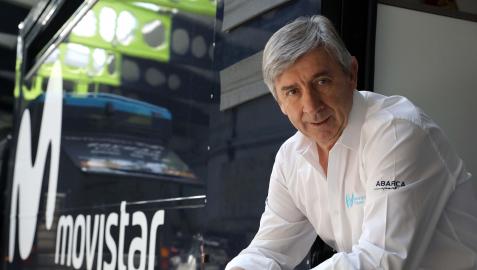 Eusebio Unzué, en uno de los vehículos del equipo en la nave del equipo Movistar en Egüés. Unzué dirige una empresa con más de 100 empleados Eusebio Unzué, en uno de los vehículos del equipo en la nave del equipo Movistar en Egüés. Unzué dirige una empresa con más de 100 empleados