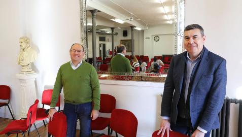 OrfeonBuxens El director artístico Igor Ijurra (izda.) y el presidente Daniel Sánchez durante la presentación de la programación de Orfeón Pamplonés