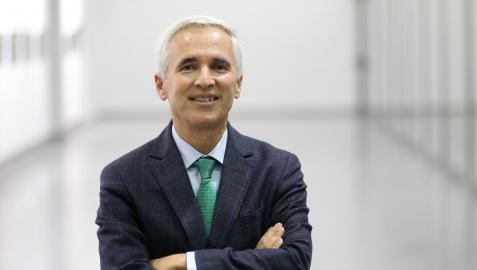 Tajadura, antes de su conferencia ‘¿Está la Constitución en peligro?’. Organizó Sociedad Civil Navarra