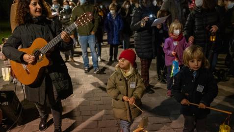 Un momento de la celebración de ayer de la Fiesta del Farolillo de San Martín, en la Ciudadela
