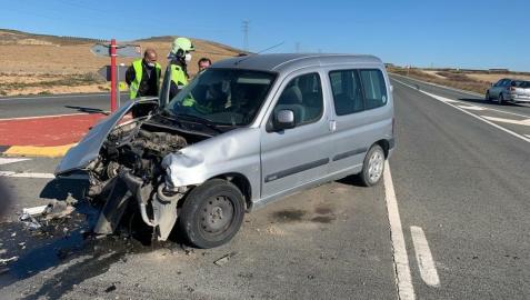 Uno de los coches accidentados en Falces Uno de los coches accidentados en Falces