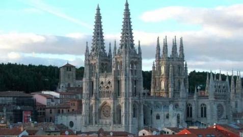 Panorámica de la catedral de Burgos y la ciudad castellana Panorámica de la catedral de Burgos y la ciudad castellana