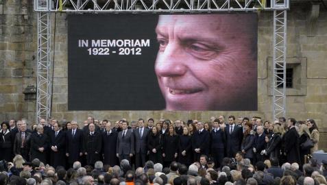 Las gaitas despiden a Fraga tras un funeral que congregó a la cúpula del PP
