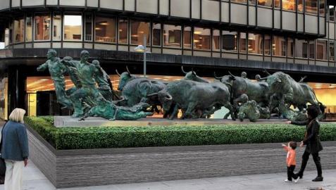 Recreación de cómo quedaría el seto alrededor de la escultura del encierro. FOTOMECÁNICA: A. RAMÍREZ