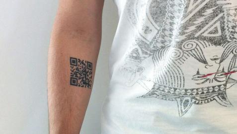 Un publicista subasta su brazo como soporte publicitario