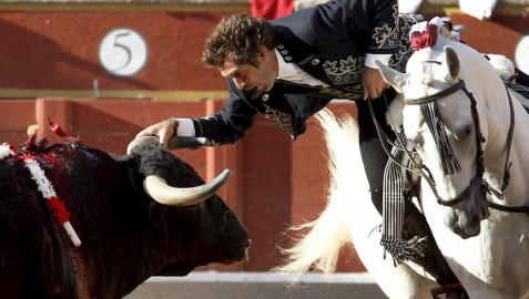 Hermoso de Mendoza brilla en Zamora al cortar cuatro orejas