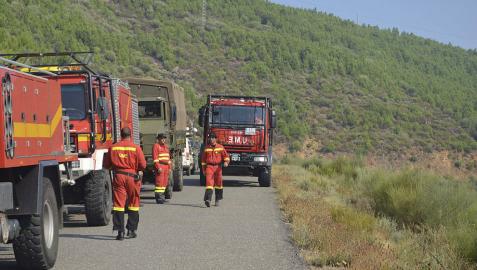 Un incendio en Cáceres obliga a desalojar a trescientos campistas