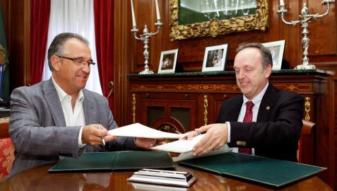 En la firma del convenio, este lunes