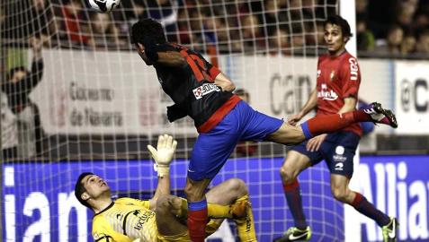 Diego Costa marca el segundo tras rematar un saque de falta