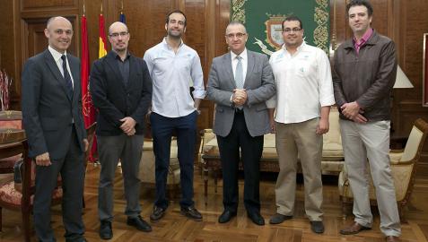 Pamplona recibe la visita de dos geógrafos del proyecto 'Mi Ciudad Inteligente'