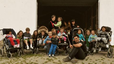 Visita de los pequeños de Aspace a la granja escuela Gure Sustraiak de Ollo