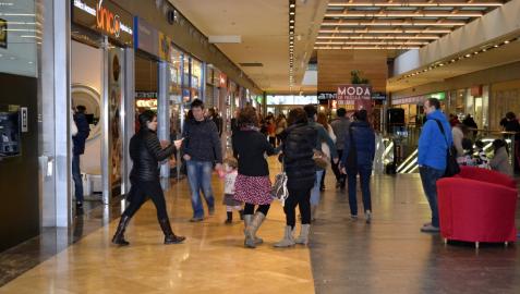 Domingo de compras a medio gas en Pamplona