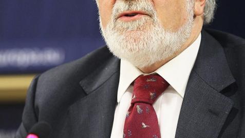 Mayor Oreja se perfila como número 1 del PP en las elecciones europeas