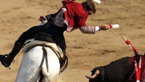 Oreja para Hermoso de Mendoza en la plaza de toros limeña de Acho