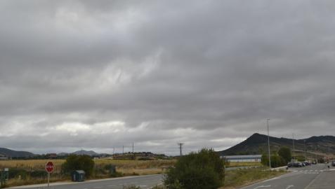 Suben las temperaturas en una jornada de cielos cubiertos y lluvias
