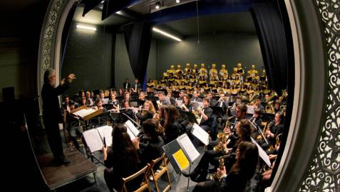 Banda y coro, en el concierto solidario del viernes en favor de Proyecto Hombre en Tudela