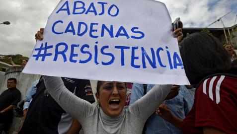 Continúa la tensión en Venezuela, pero baja la violencia de las protestas