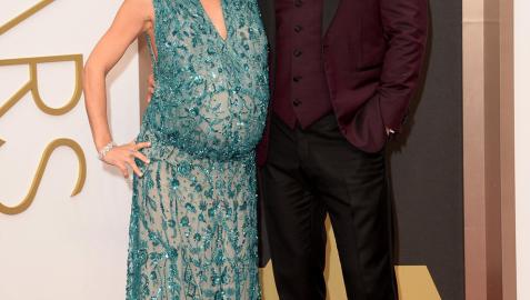 Elsa Pataky da un giro glamouroso al look premamá