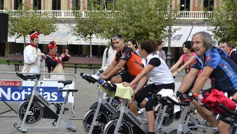 Deporte en la Plaza del Castillo_8 El ayuntamiento y la asociación Aedona organizaron este sábado 'Pasión por el deporte', para promocionar el ejercicio físico.