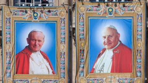 Varios jefes de Estado se suman a los fieles en la doble canonización papal