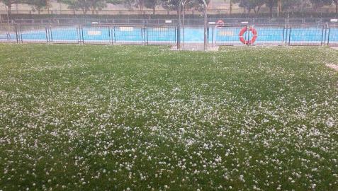 El granizo se deja sentir en pueblos como Sartaguda y Mendavia