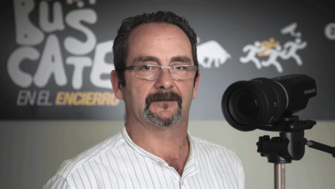 Luis Carmona en su empresa de seguridad