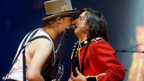 La juerga de The Libertines pasa por el escenario del FIB