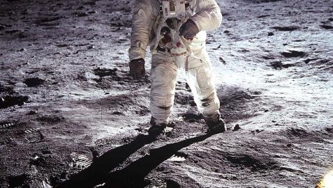 Muere el astronauta Neil Armstrong.