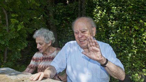 Pujol recibe en su casa de Queralbs una citación de la Agencia Tributaria Pujol recibe en su casa de Queralbs una citación de la Agencia Tributaria